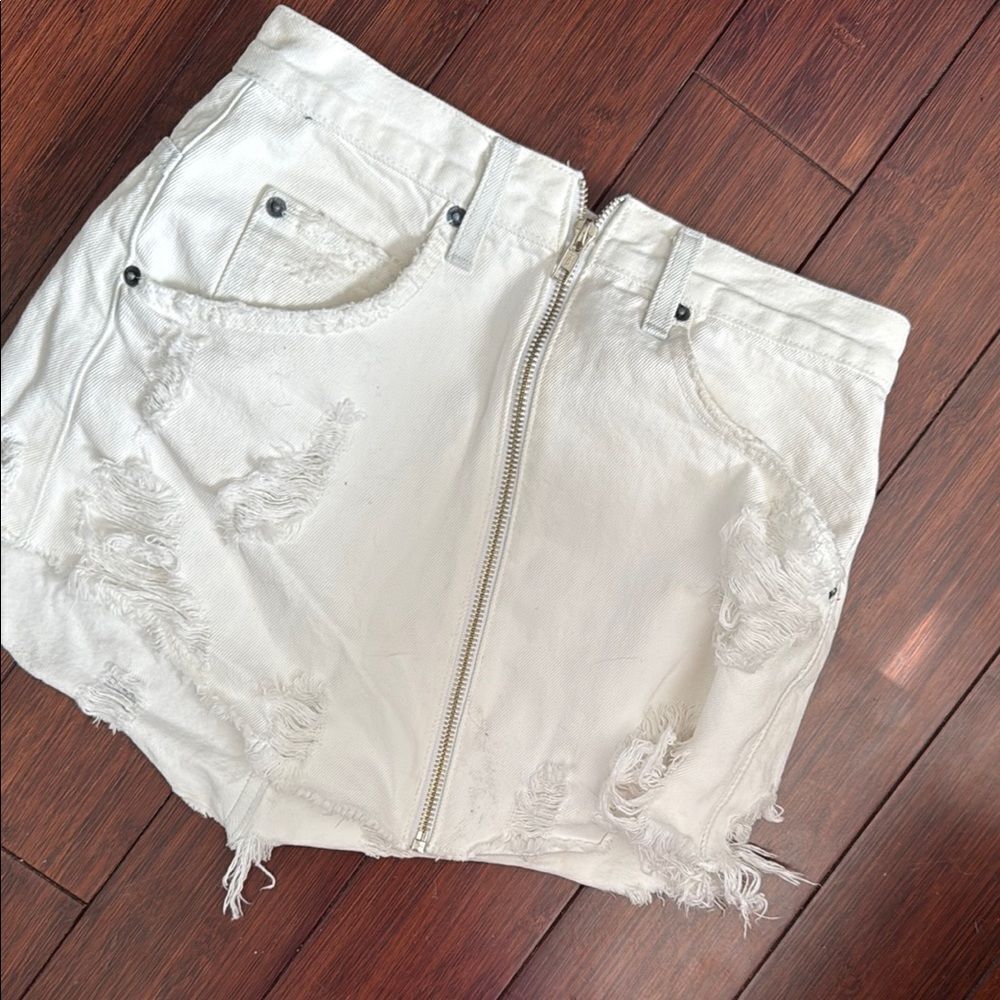 White Distressed Denim Skirt CARMAR Size 27 White Jean Skirt Front Zipper